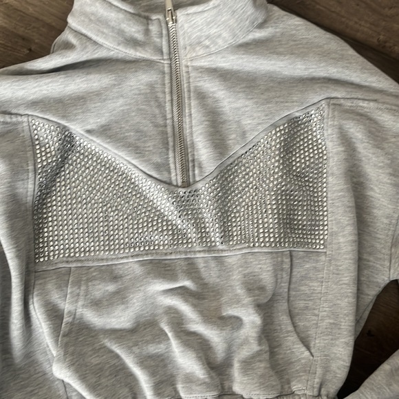 Akira crop sweatshirt - Picture 2 of 4